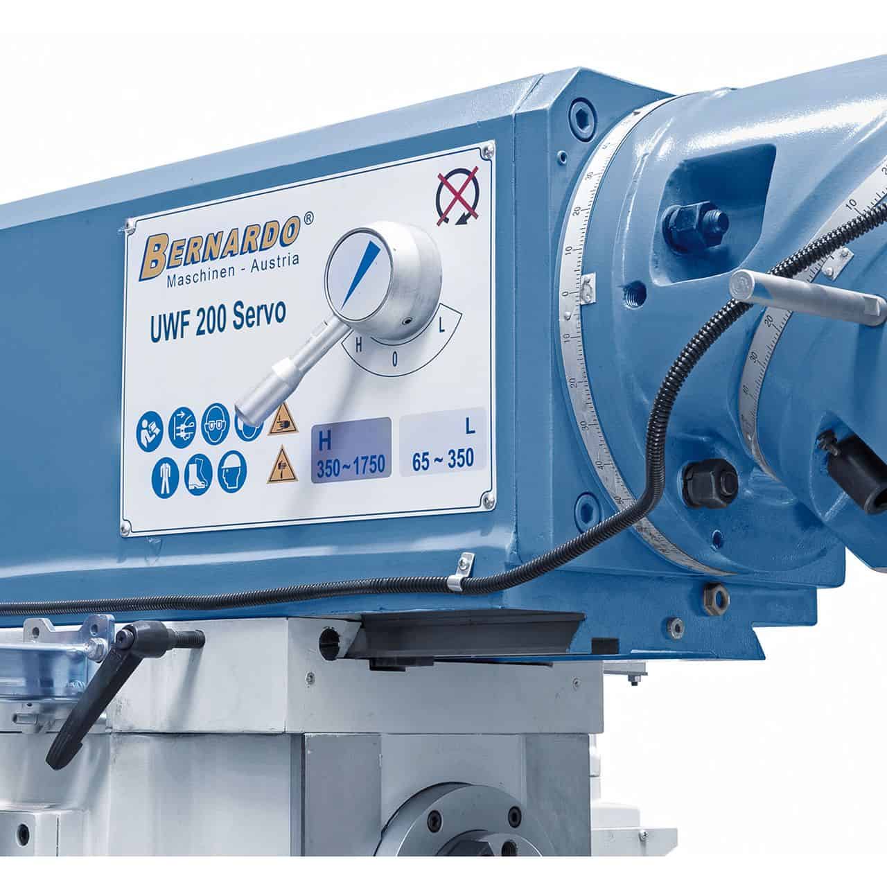 Universalfräsmaschine mit servounterstütztem Revolver für UWF 200 Servo-Vorschübe