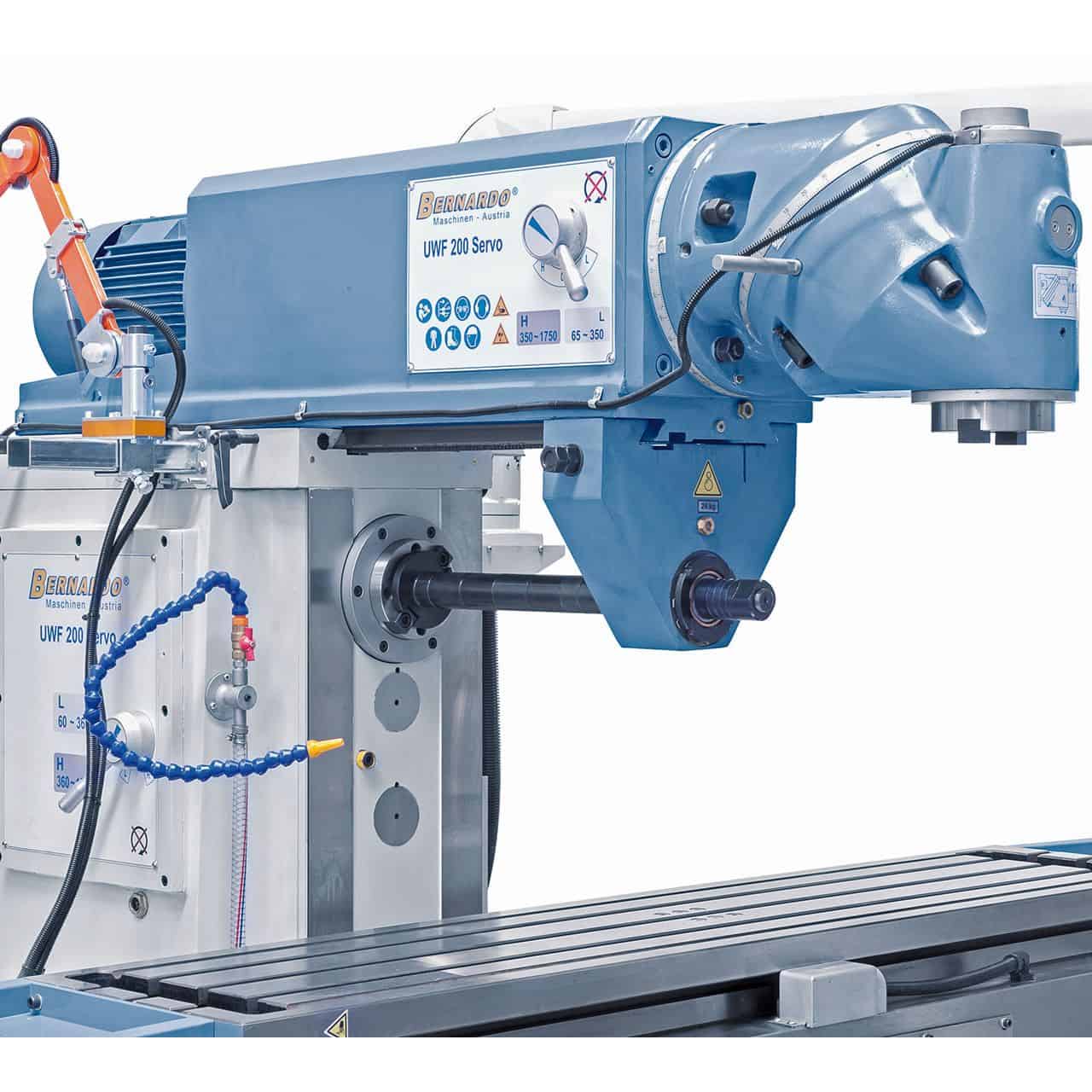 Universalfräsmaschine mit servounterstütztem Revolver für UWF 200 Servo-Vorschübe
