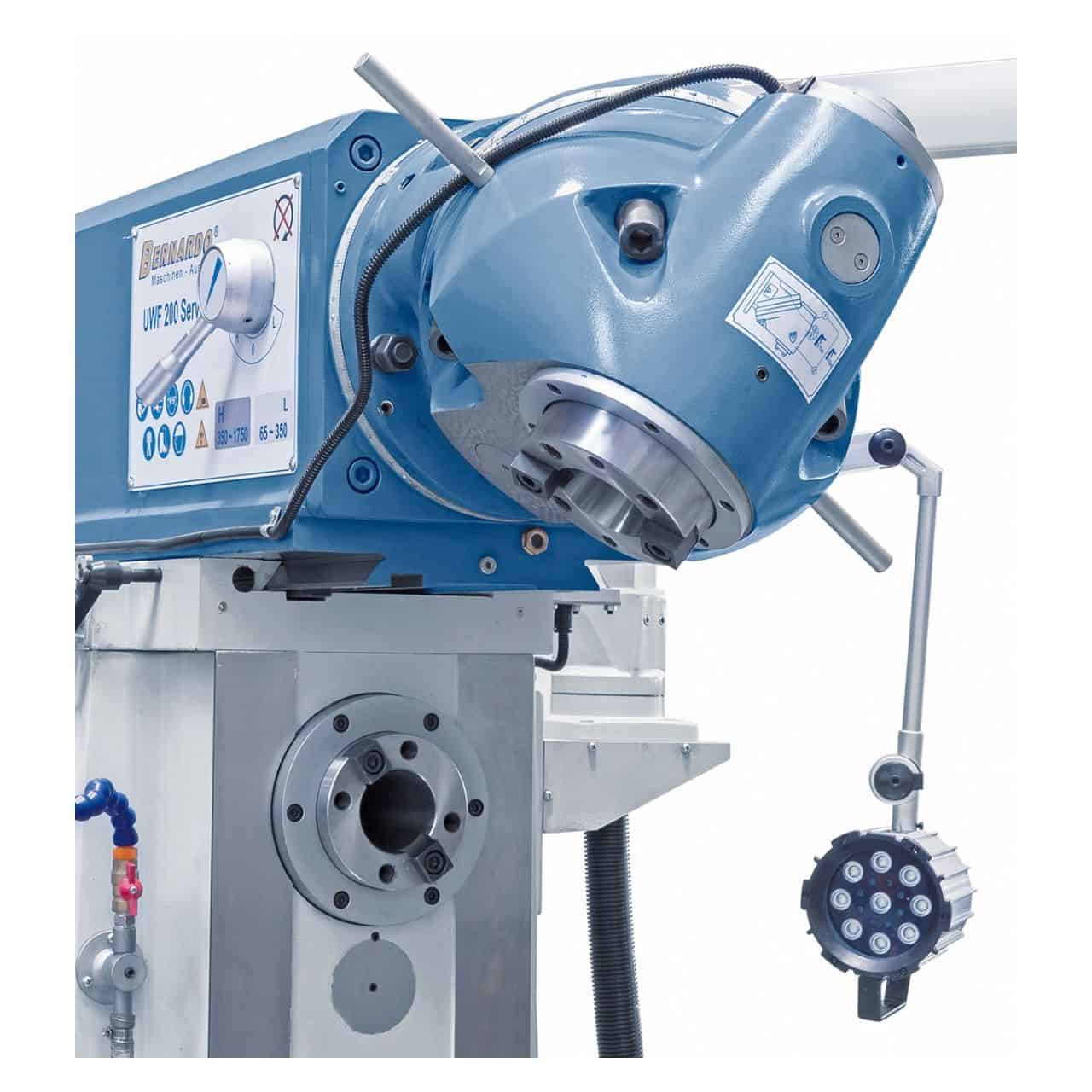 Universalfräsmaschine mit servounterstütztem Revolver für UWF 200 Servo-Vorschübe