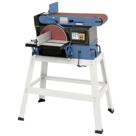 Vista della BDSM 250 con nastro abrasivo 1220 × 150 mm, disco Ø 250 mm, basamento in ghisa, squadra goniometrica e attacco aspirazione Ø 60 mm, ideale per lavorazioni su legno, plastica e metalli non ferrosi.