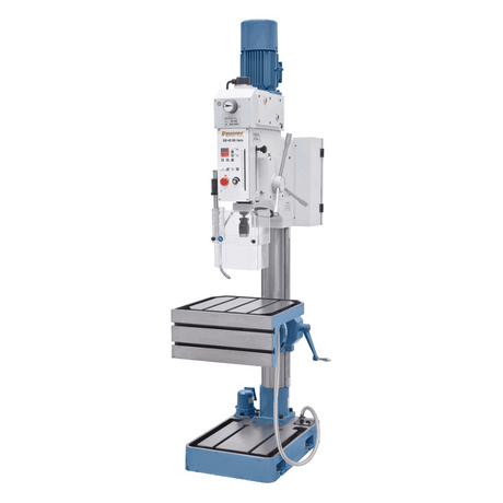 Trapano a colonna Bernardo GB 40 SN Vario con tavola inclinabile, due avanzamenti automatici, display digitale e pompa refrigerante integrata. Capacità di foratura fino a 40 mm.