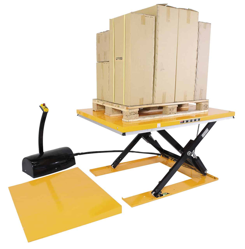 Tavolo di sollevamento con piattaforma chiusa FSHT 1502 G