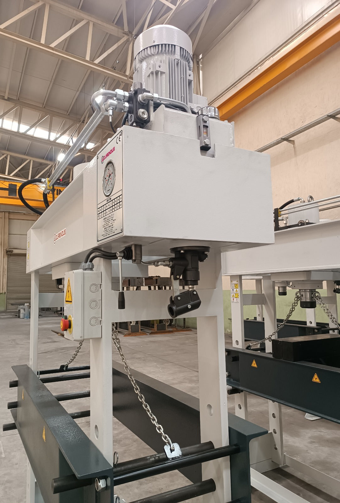 Pressa per lamiera Durendus Serie DW Pressa Idraulica 100 Ton con cilindro Scorrevole