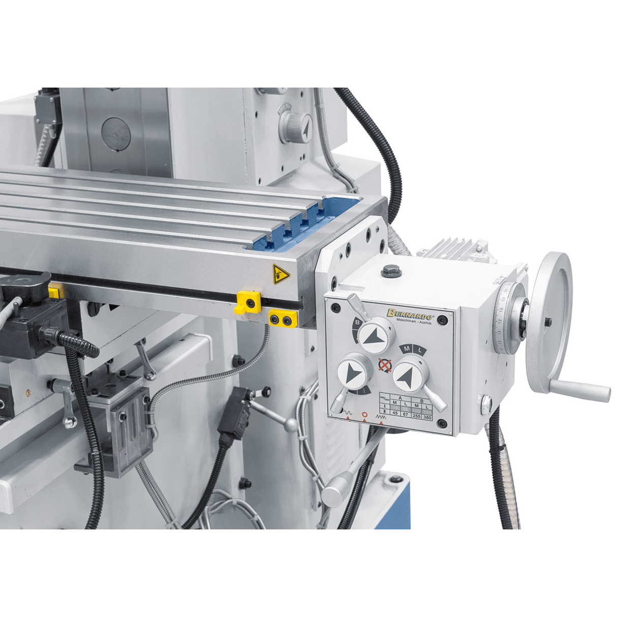 Bernardo Fresatrice universale UWF 90-1270 con display 3 assi