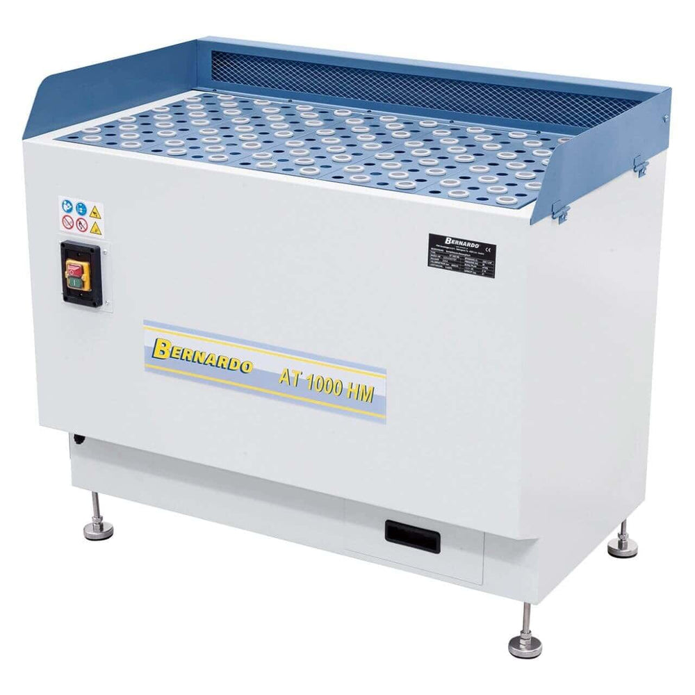 Banco di aspirazione Bernardo AT 1000 HM con motore da 1,0 kW, portata d’aria 2500 m³/h e piano 1000 x 550 mm.