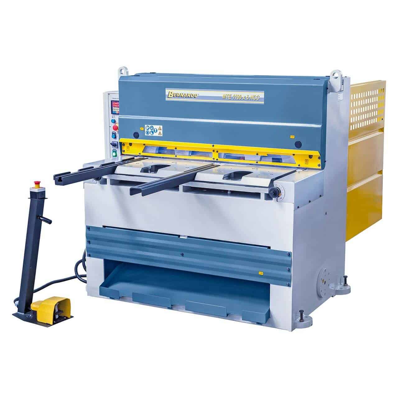 Cesoia a ghigliottina Bernardo MTE 1100 x 6 mm NCC con backgauge NC, lame doppie in acciaio temprato e protezioni di sicurezza.