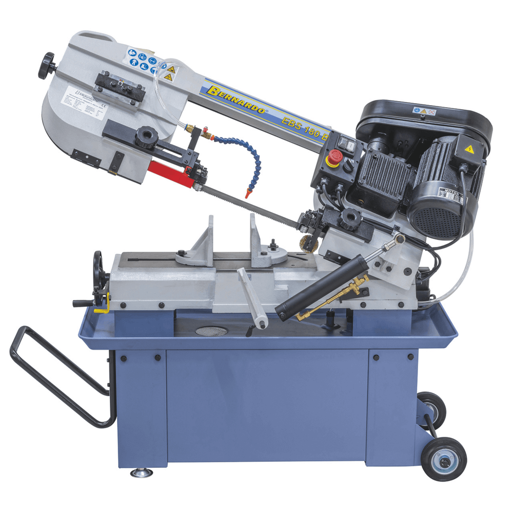 Sega a nastro Bernardo EBS 180 B / 400 V con quattro velocità, refrigerazione integrata, morsa rapida e capacità di taglio fino a 180 x 300 mm.