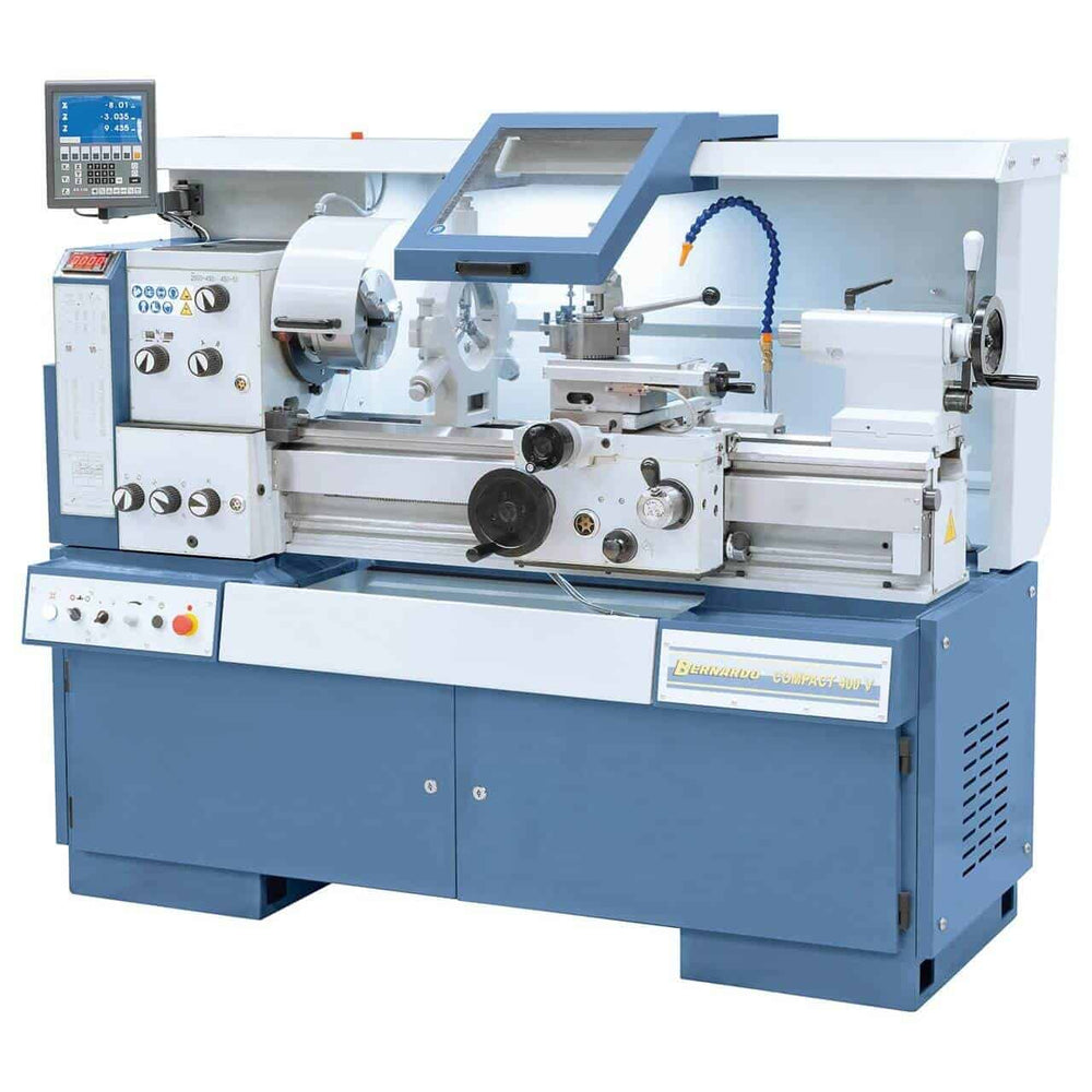 Tornio Bernardo Compact 400 V con distanza punte 850 mm, foro mandrino Ø 52 mm e motore da 5,5 kW, completo di DRO 3 assi ES-12 V.